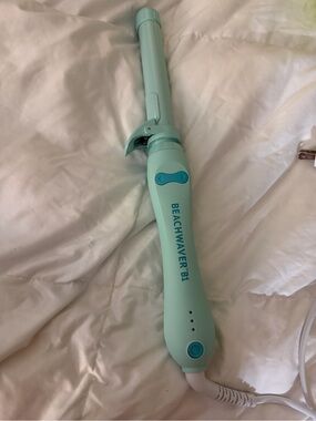 The Beachwaver Co. Beachwaver B1 Curling Iron in Mint Blue